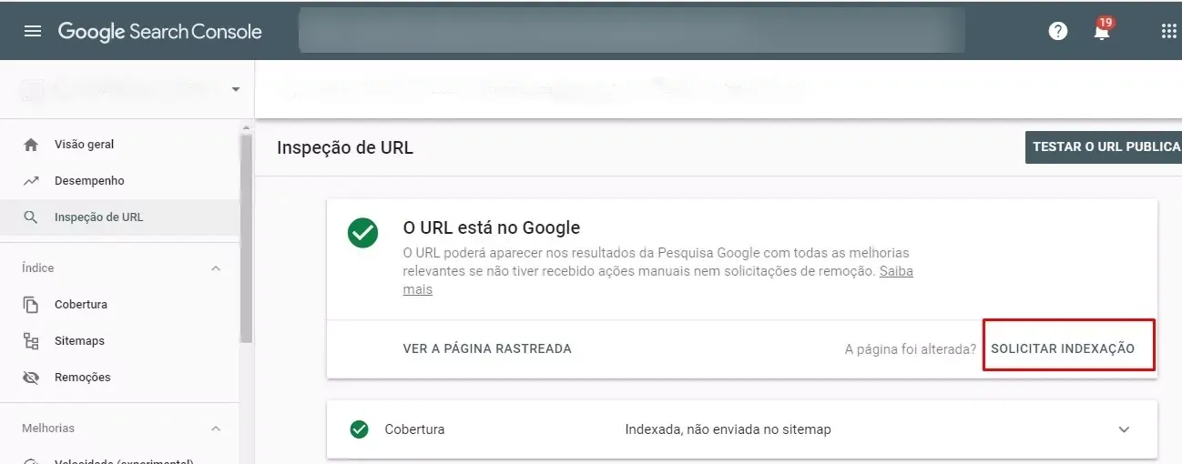 Inspeção de URL no Search Console confirmando que o URL está no Google, com o botão Solicitar indexação
